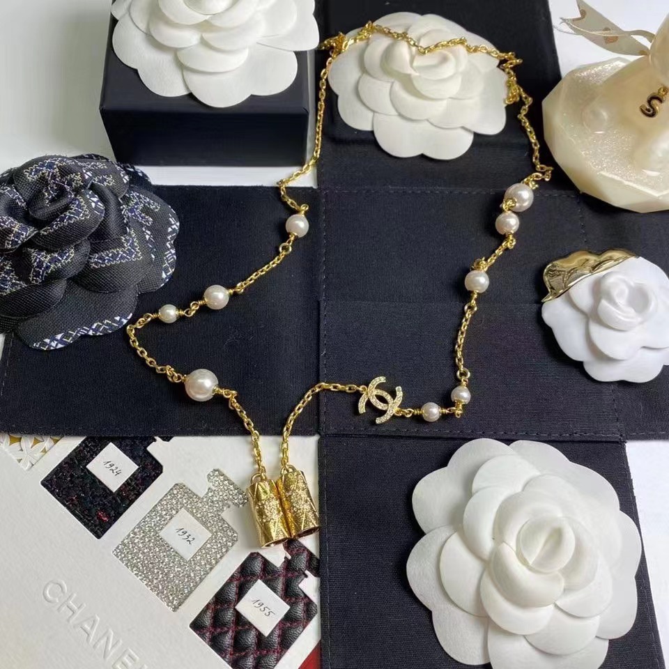 Chanel Necklace Pearl Gold