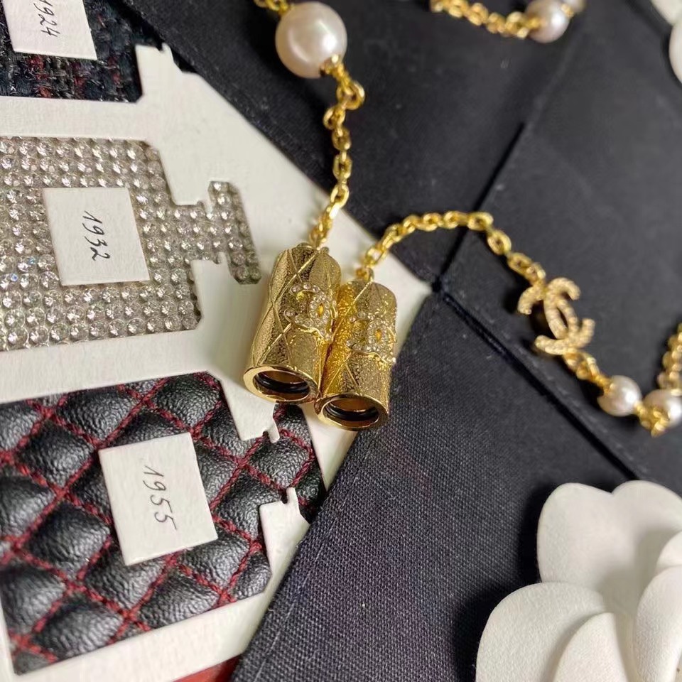 Chanel Necklace Pearl Gold