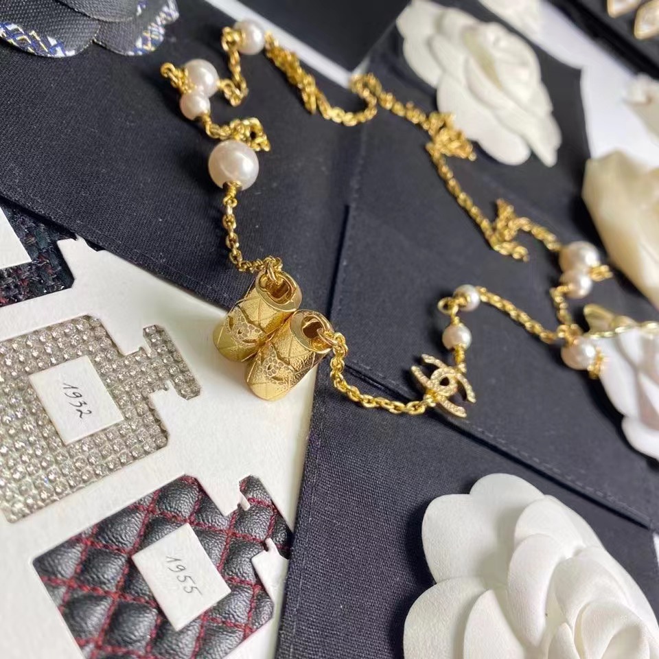 Chanel Necklace Pearl Gold
