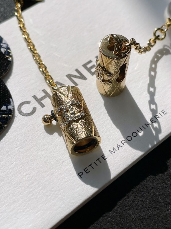 Chanel Female Necklace Pearl Gold S-l