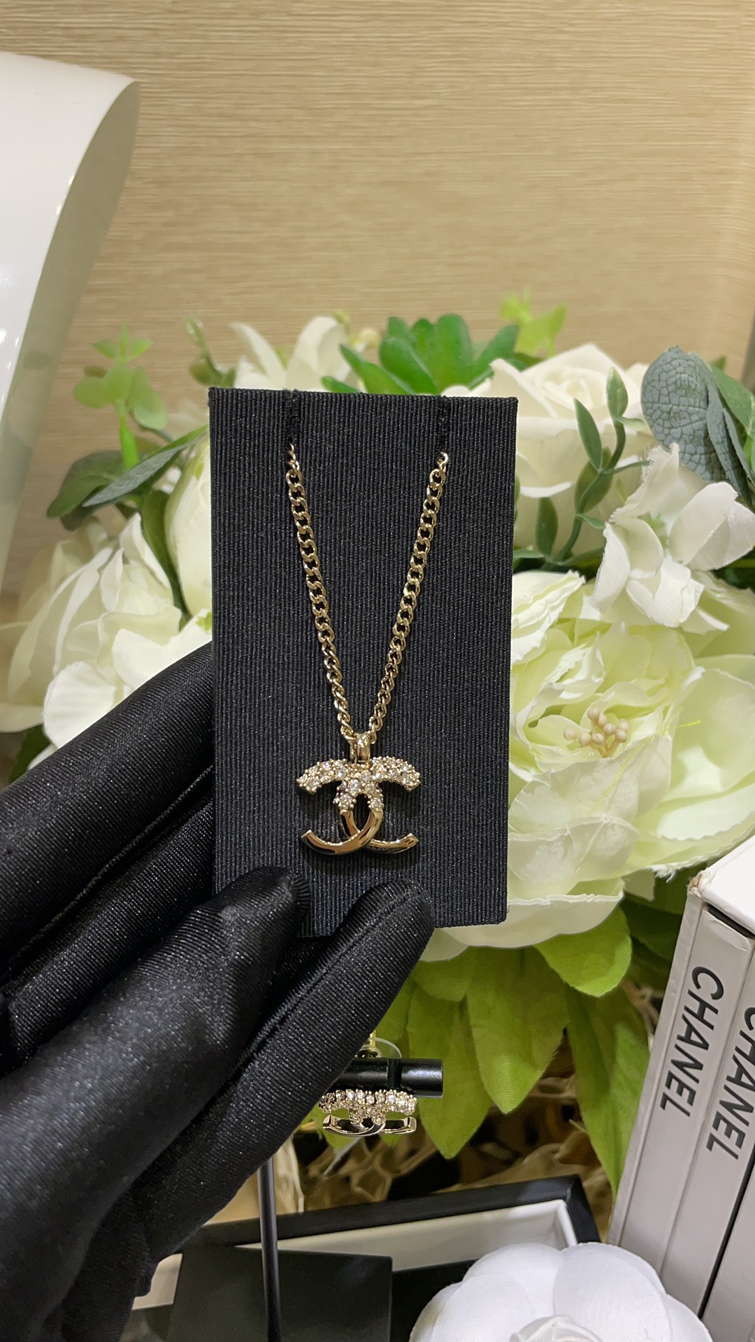 Chanel Necklace Gold