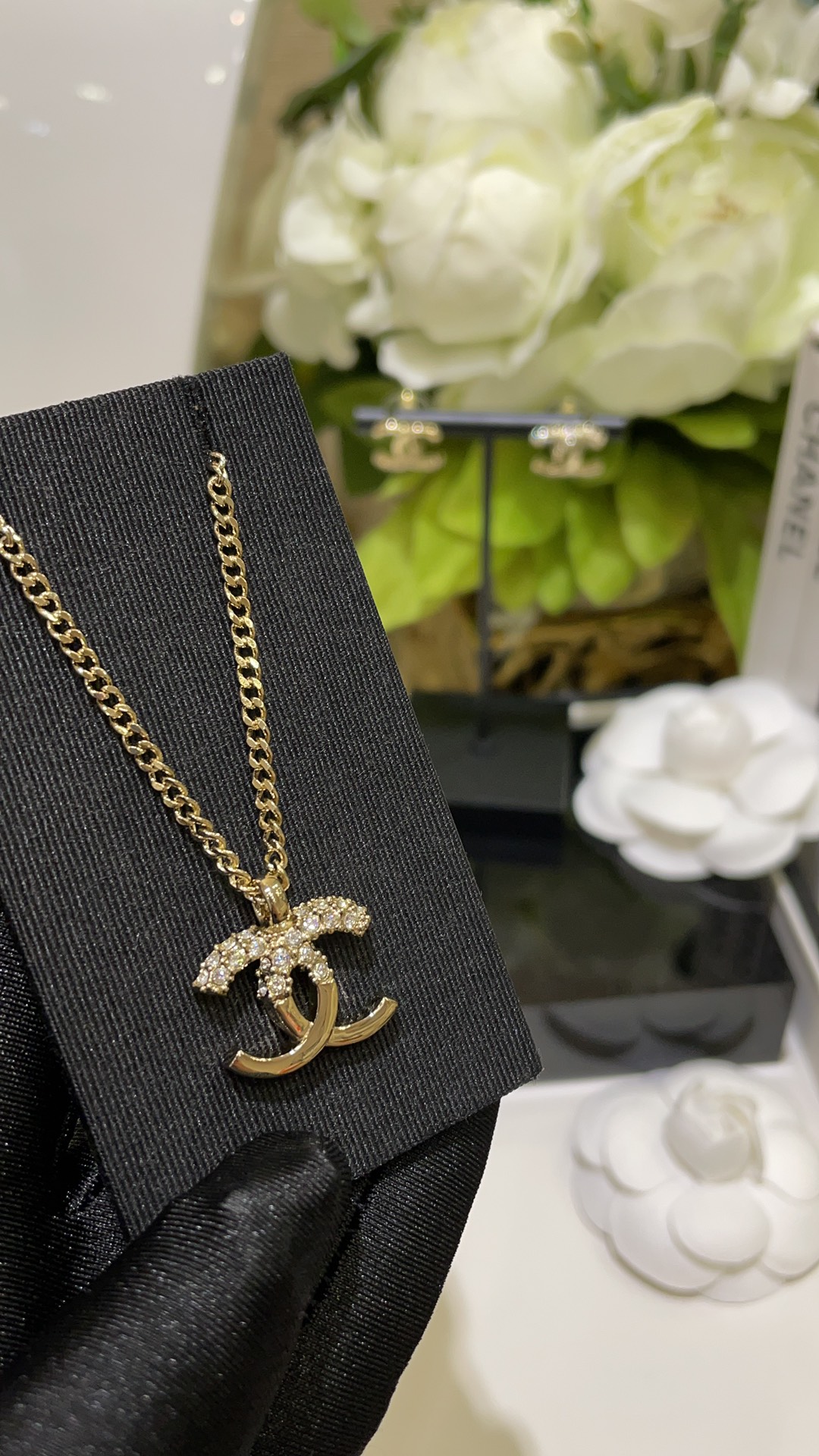 Chanel Necklace Gold