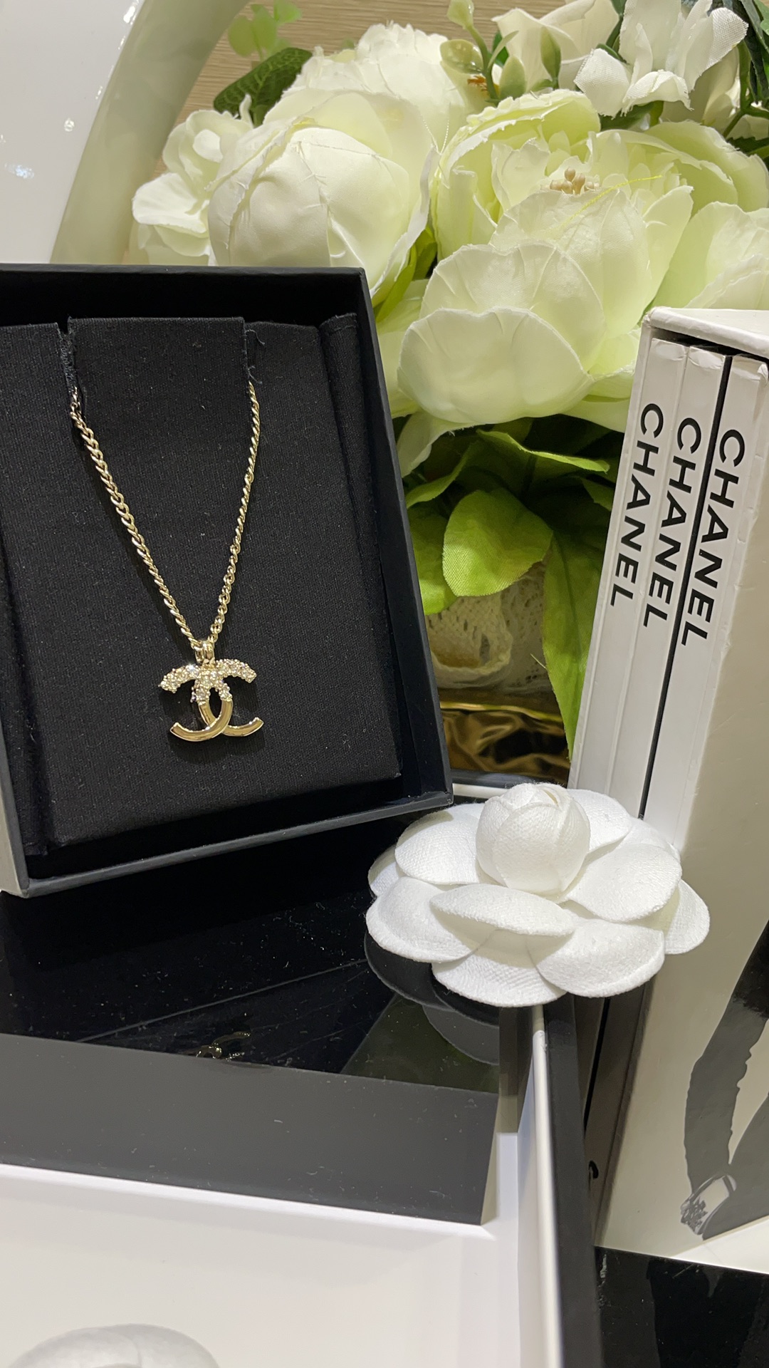 Chanel Necklace Gold