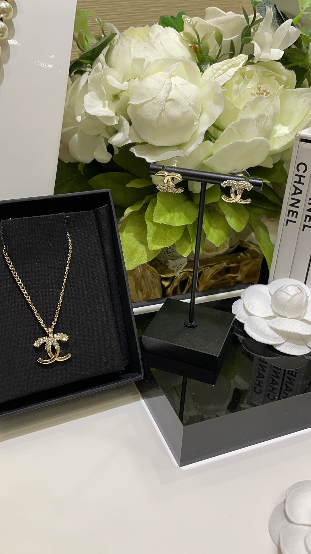 Chanel Necklace Gold