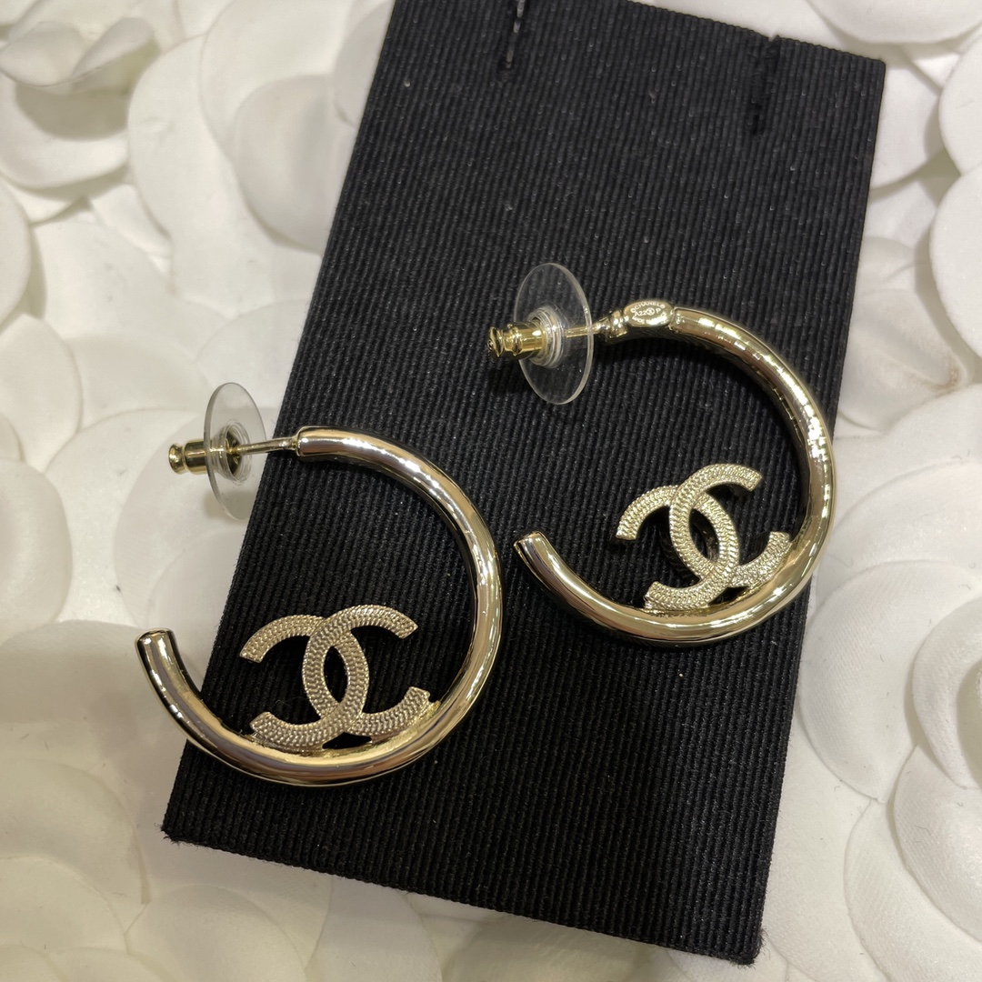 Chanel Earrings Gold