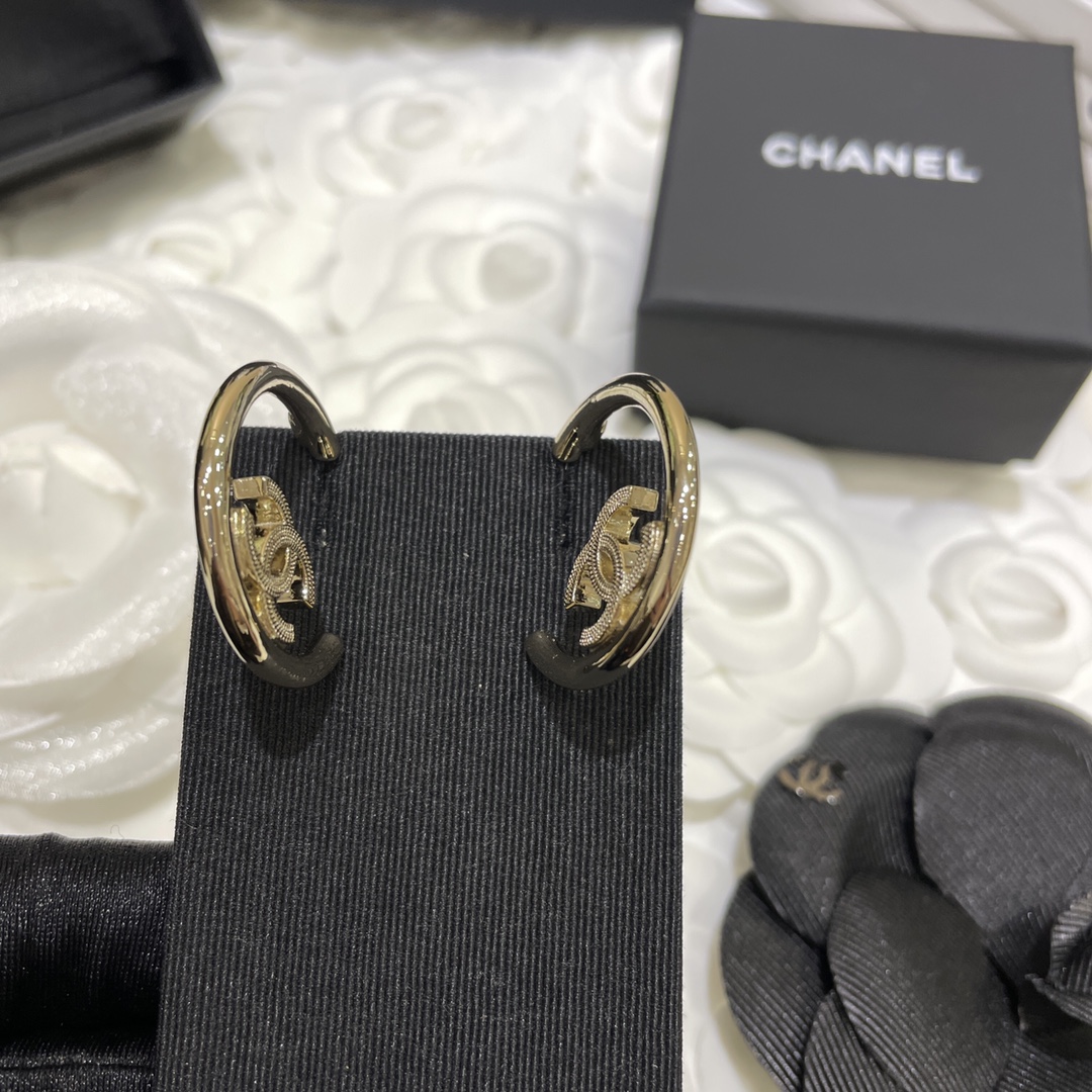 Chanel Earrings Gold