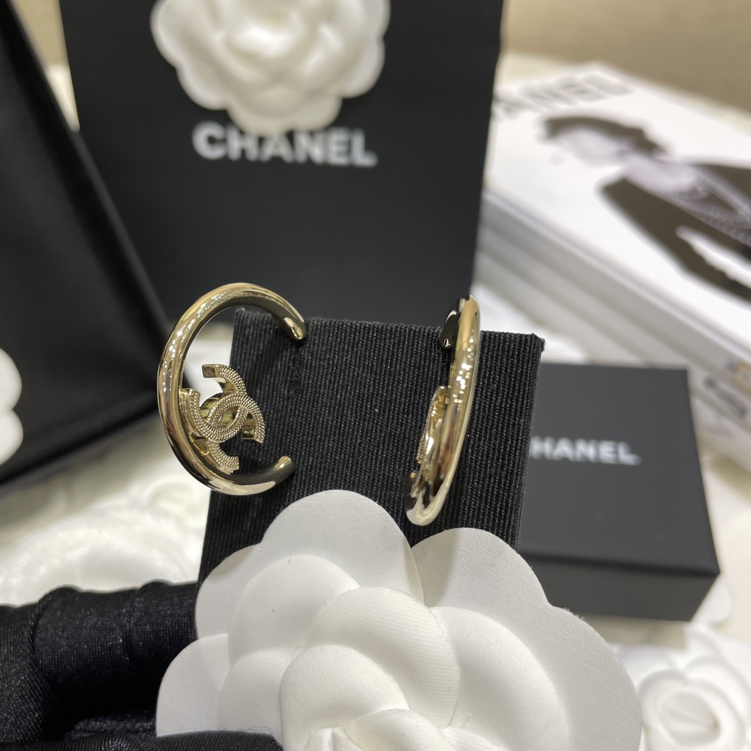Chanel Earrings Gold