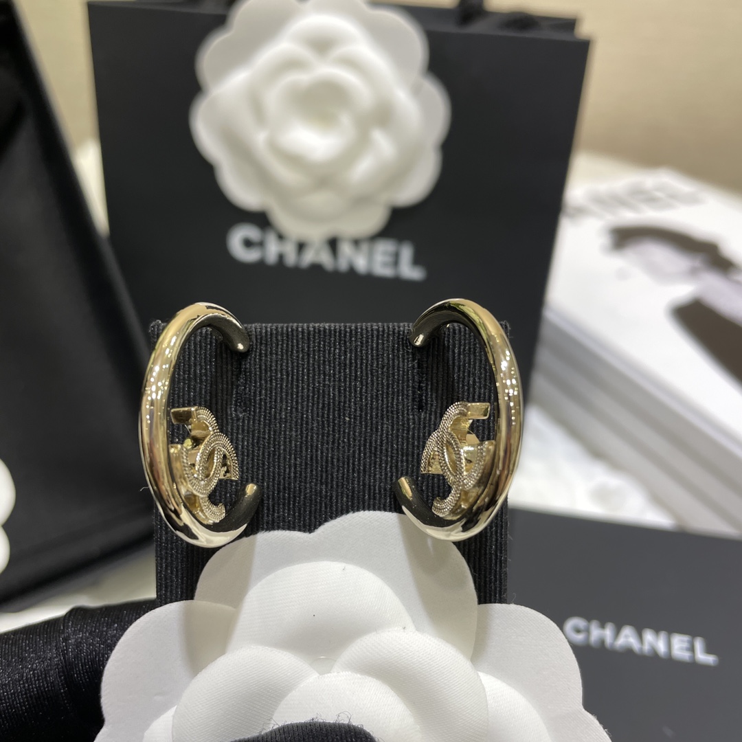 Chanel Earrings Gold