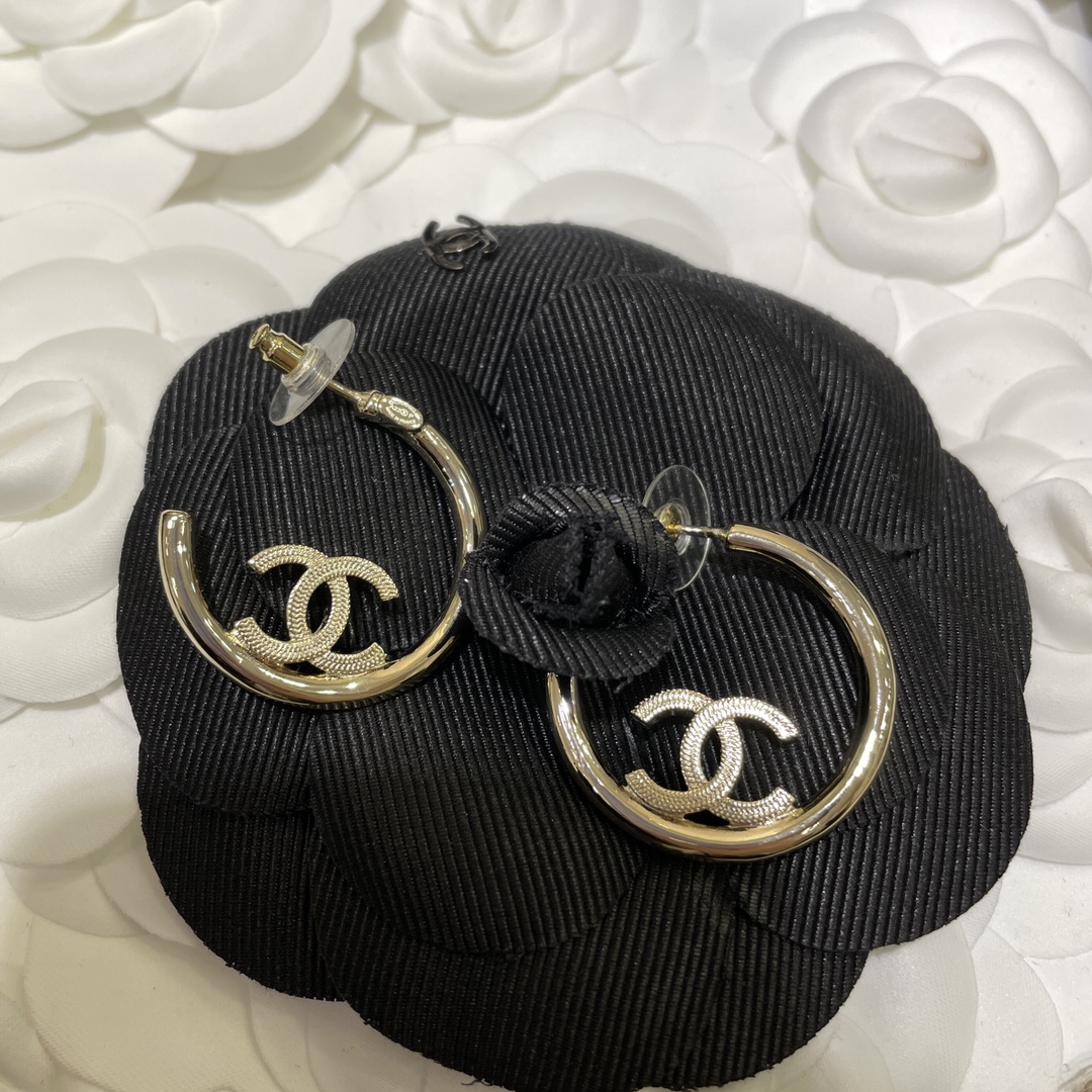 Chanel Earrings Gold