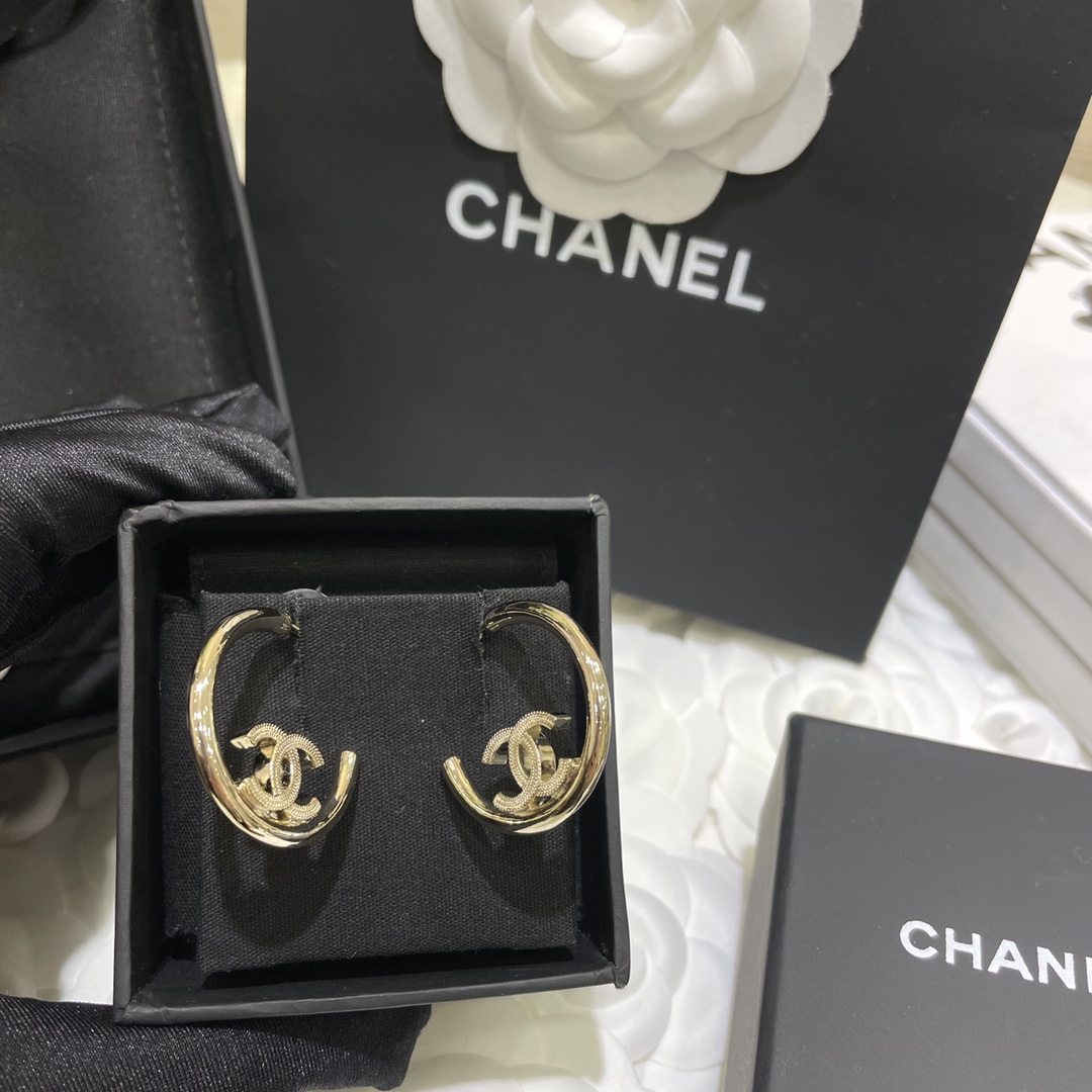 Chanel Earrings Gold