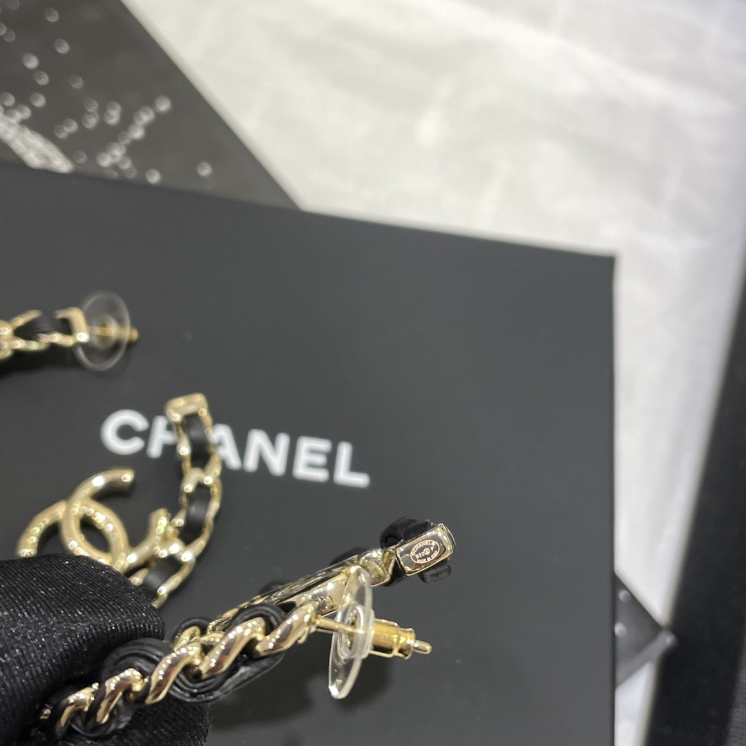 Chanel Earrings Gold