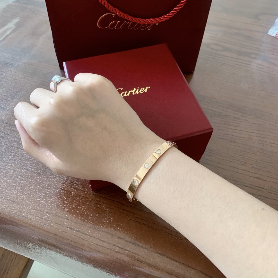 Cartier Bangle Gold 19