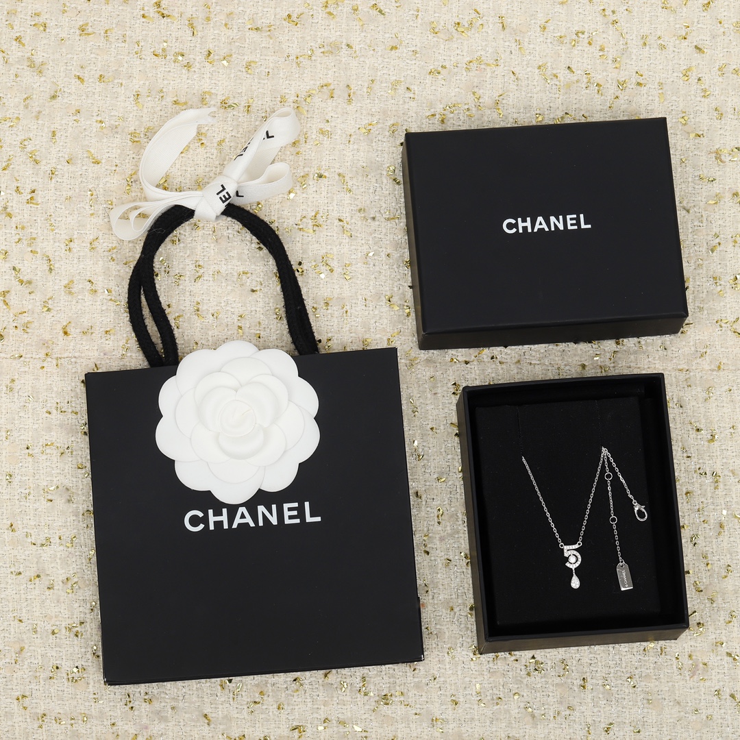 Chanel Female Necklace Diamond 5-l