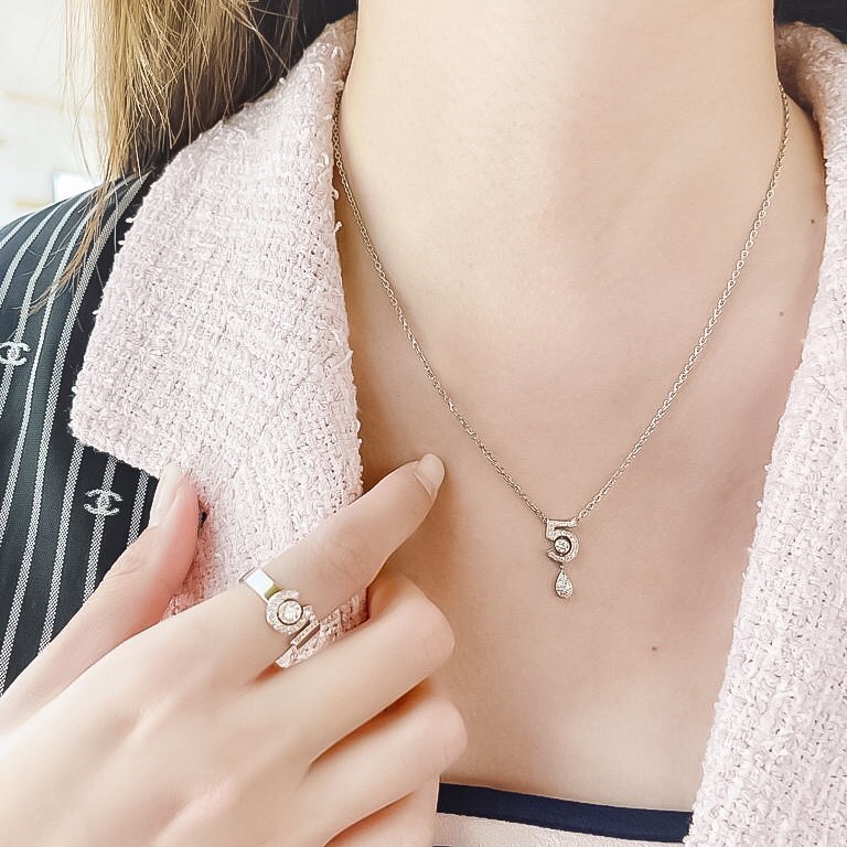 Chanel Female Necklace Diamond 5-l