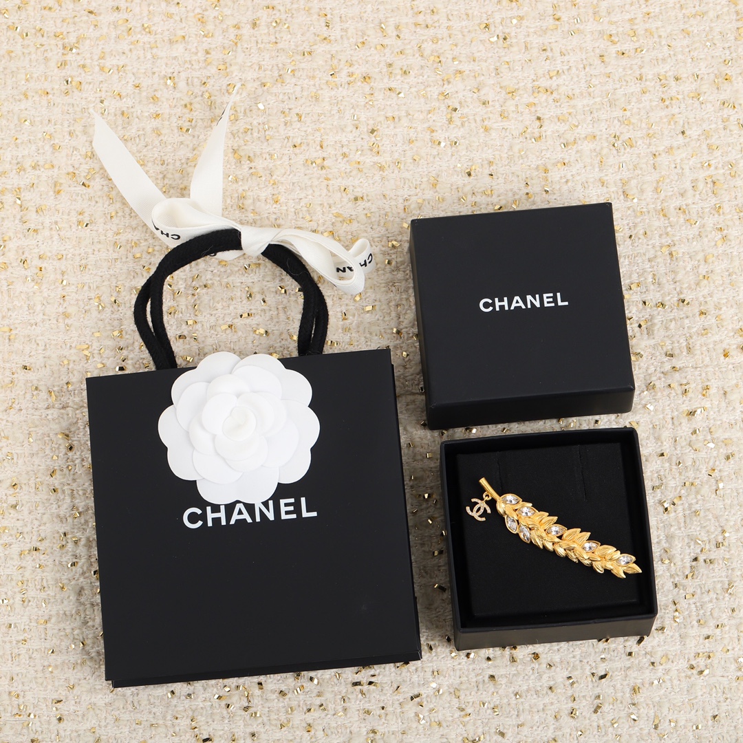 Chanel Female Brooch Gold Gold L