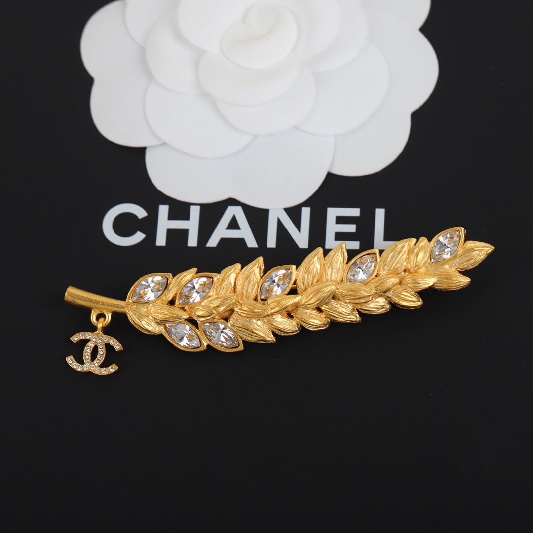 Chanel Female Brooch Gold Gold L