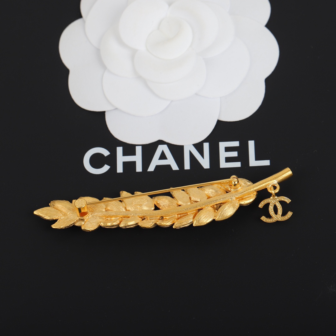Chanel Female Brooch Gold Gold L