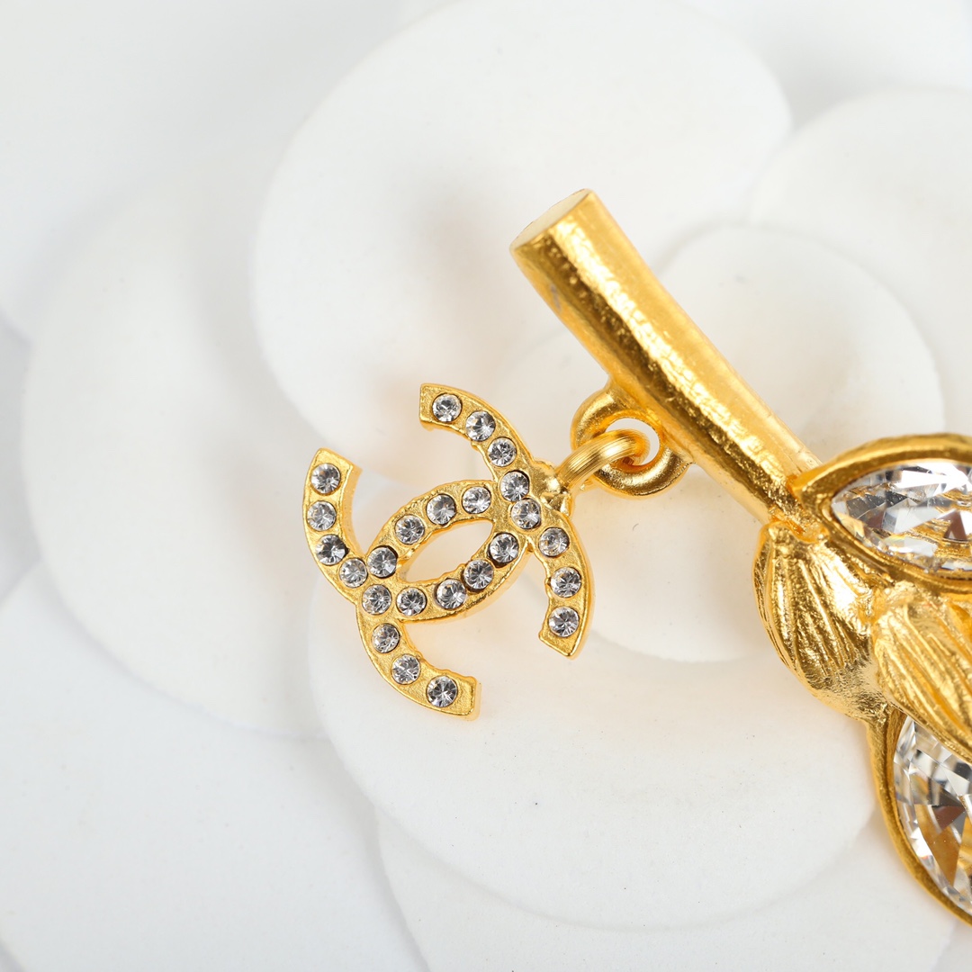 Chanel Female Brooch Gold Gold L