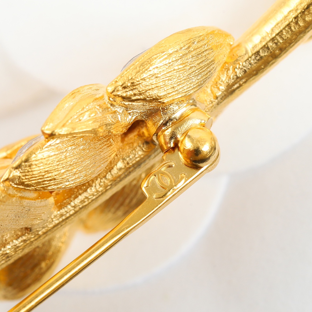 Chanel Female Brooch Gold Gold L