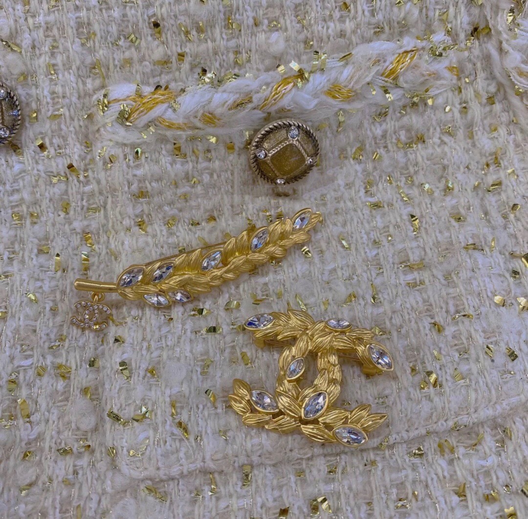 Chanel Female Brooch Gold Gold L