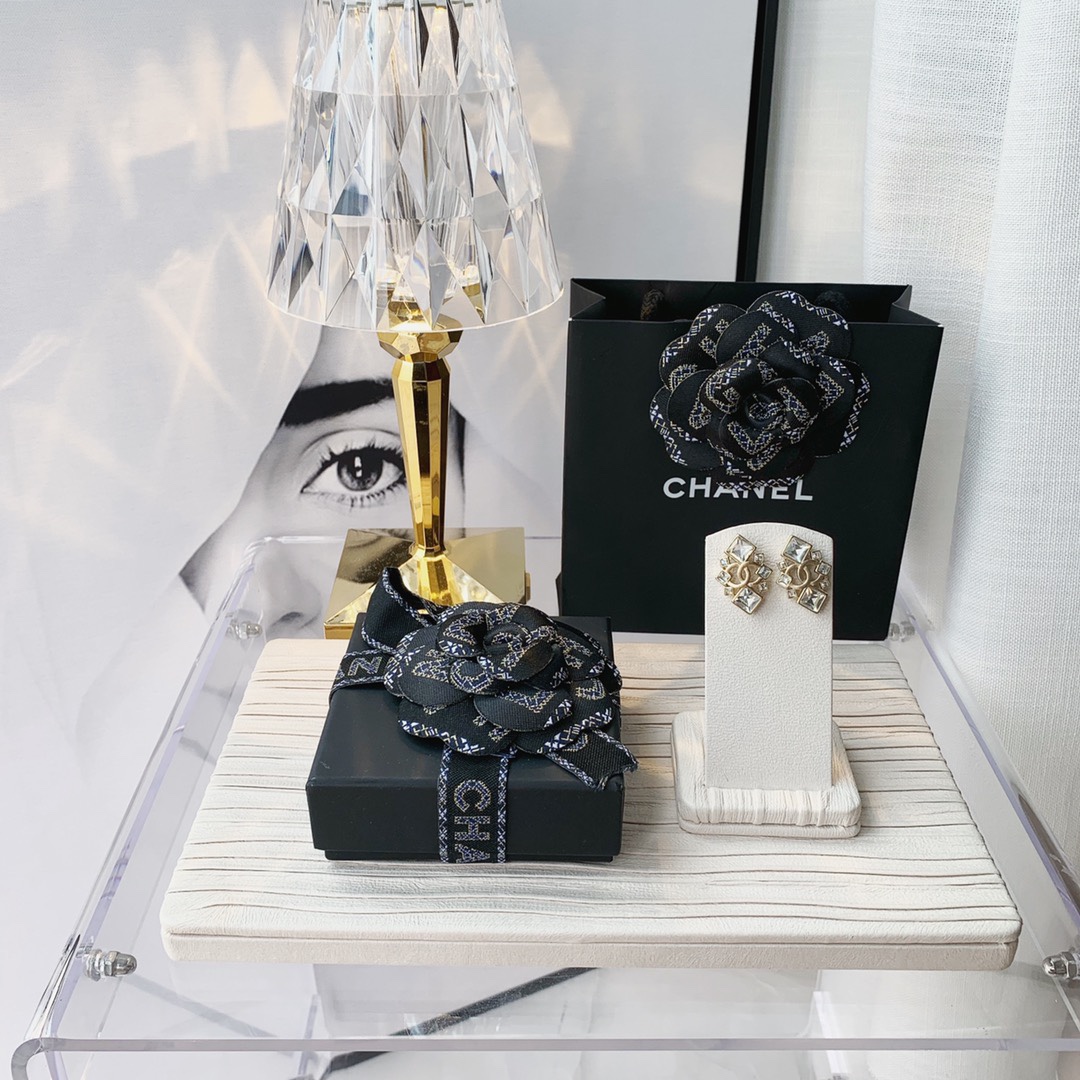 Chanel Necklace S-l