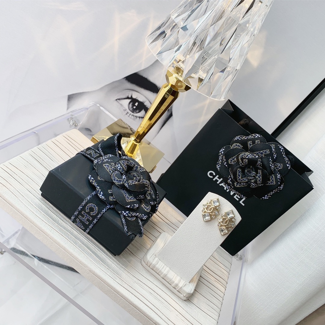 Chanel Necklace S-l