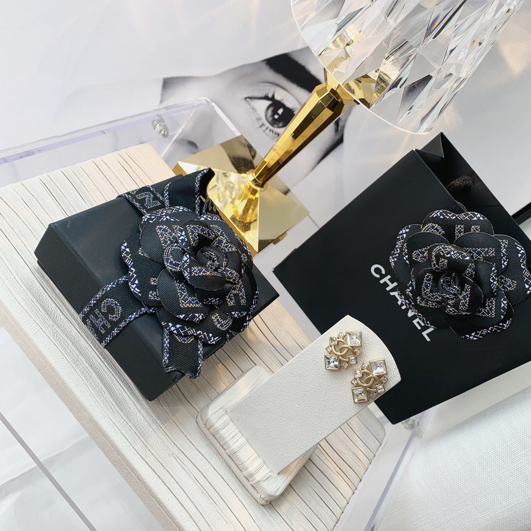 Chanel Necklace S-l