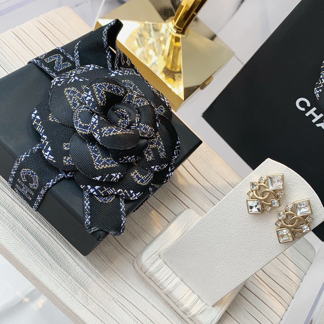Chanel Necklace S-l