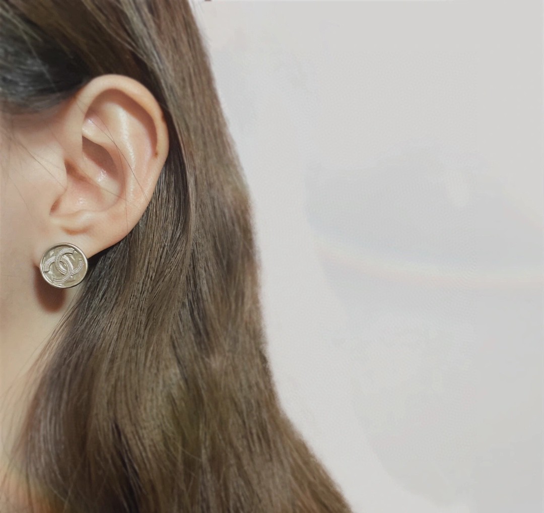 Chanel Earrings Gold