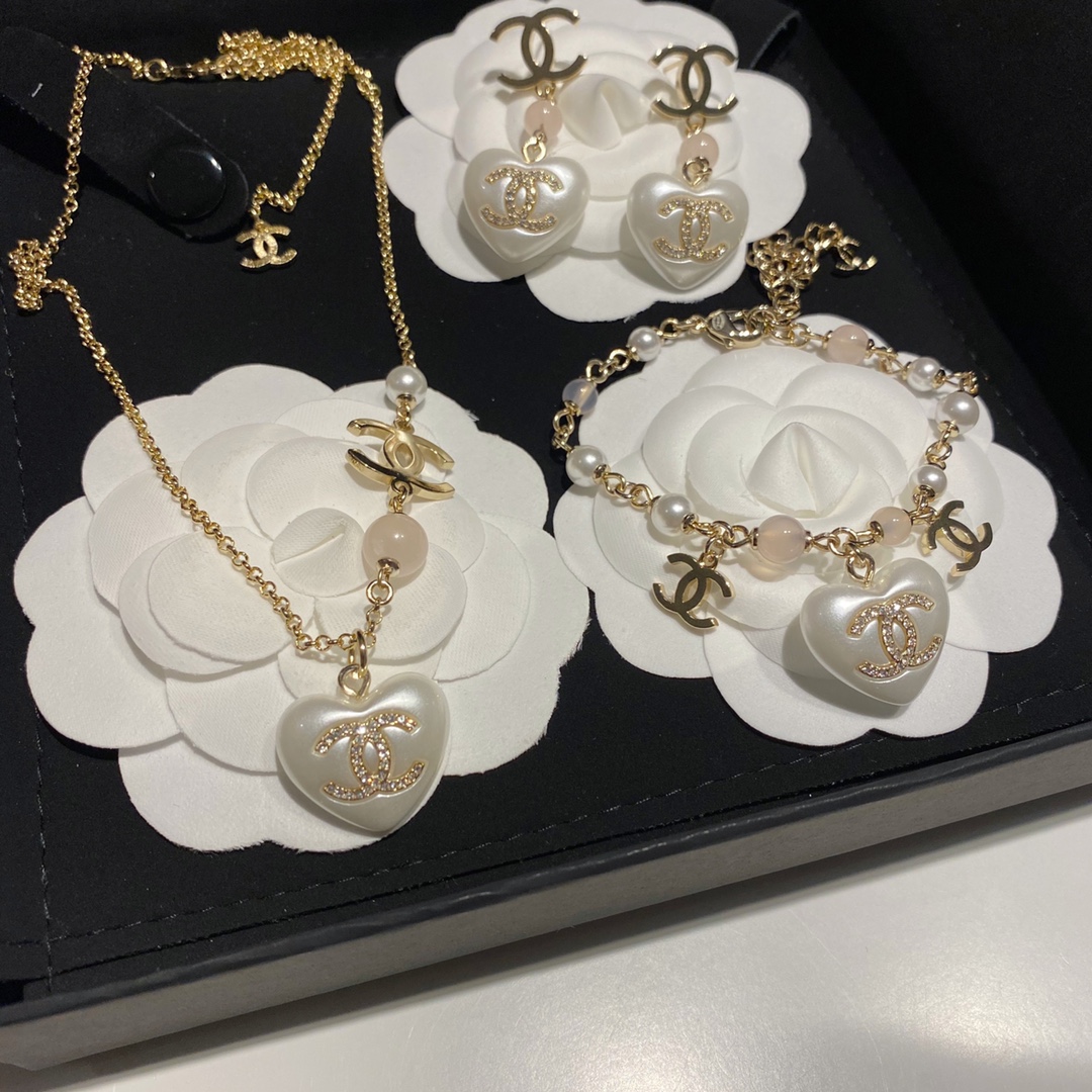 Chanel Basic Jewelry Pearl L