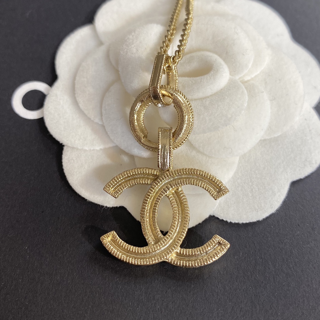 Chanel Necklace Gold L