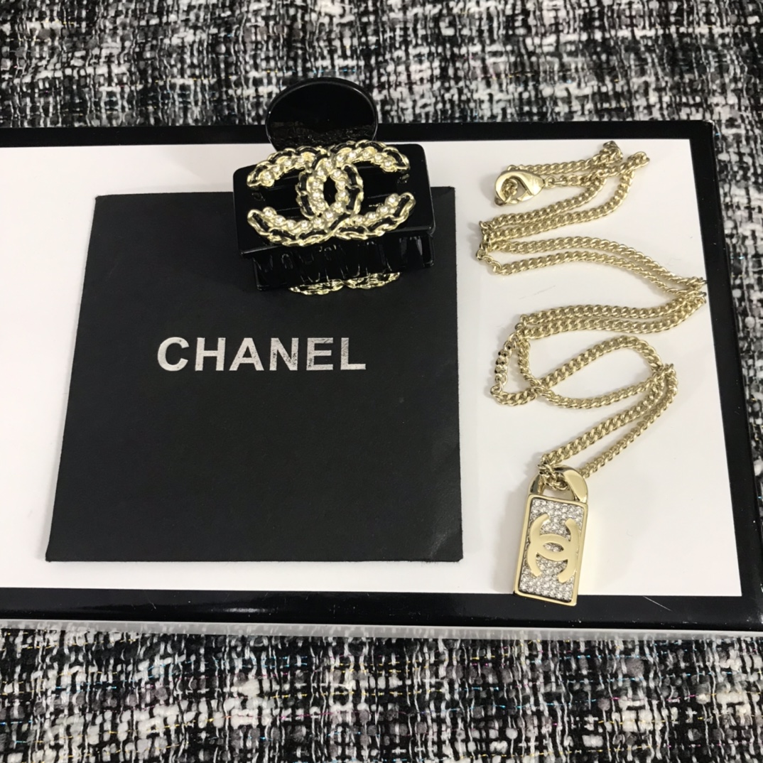 Chanel Necklace L