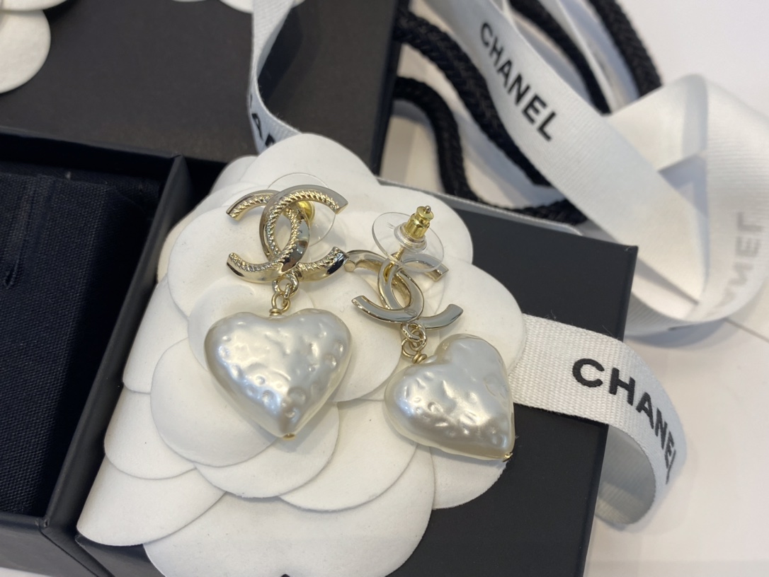 Chanel Earrings Pearl White L