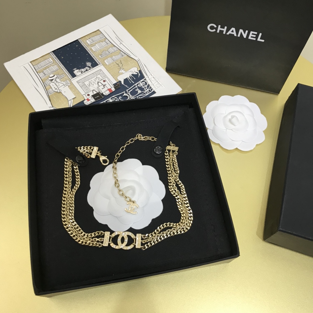 Chanel Necklace Inlaid L