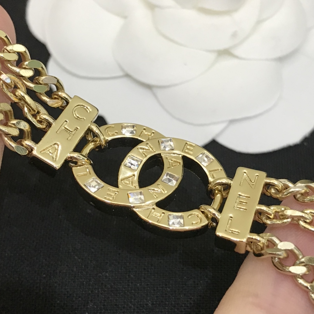 Chanel Necklace Inlaid L