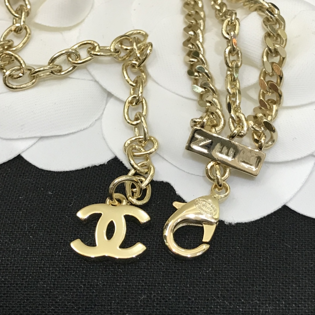 Chanel Necklace Inlaid L