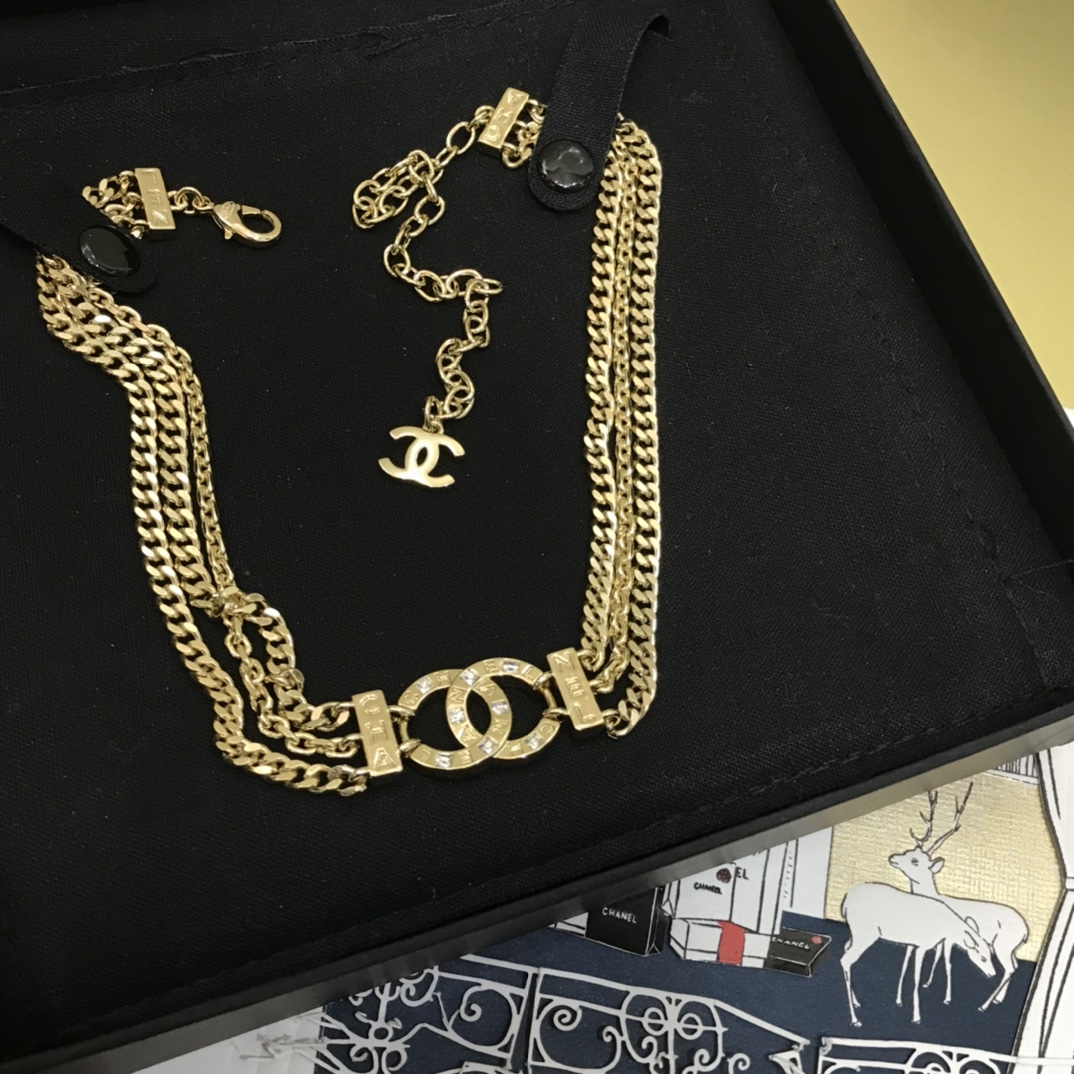 Chanel Necklace Inlaid L