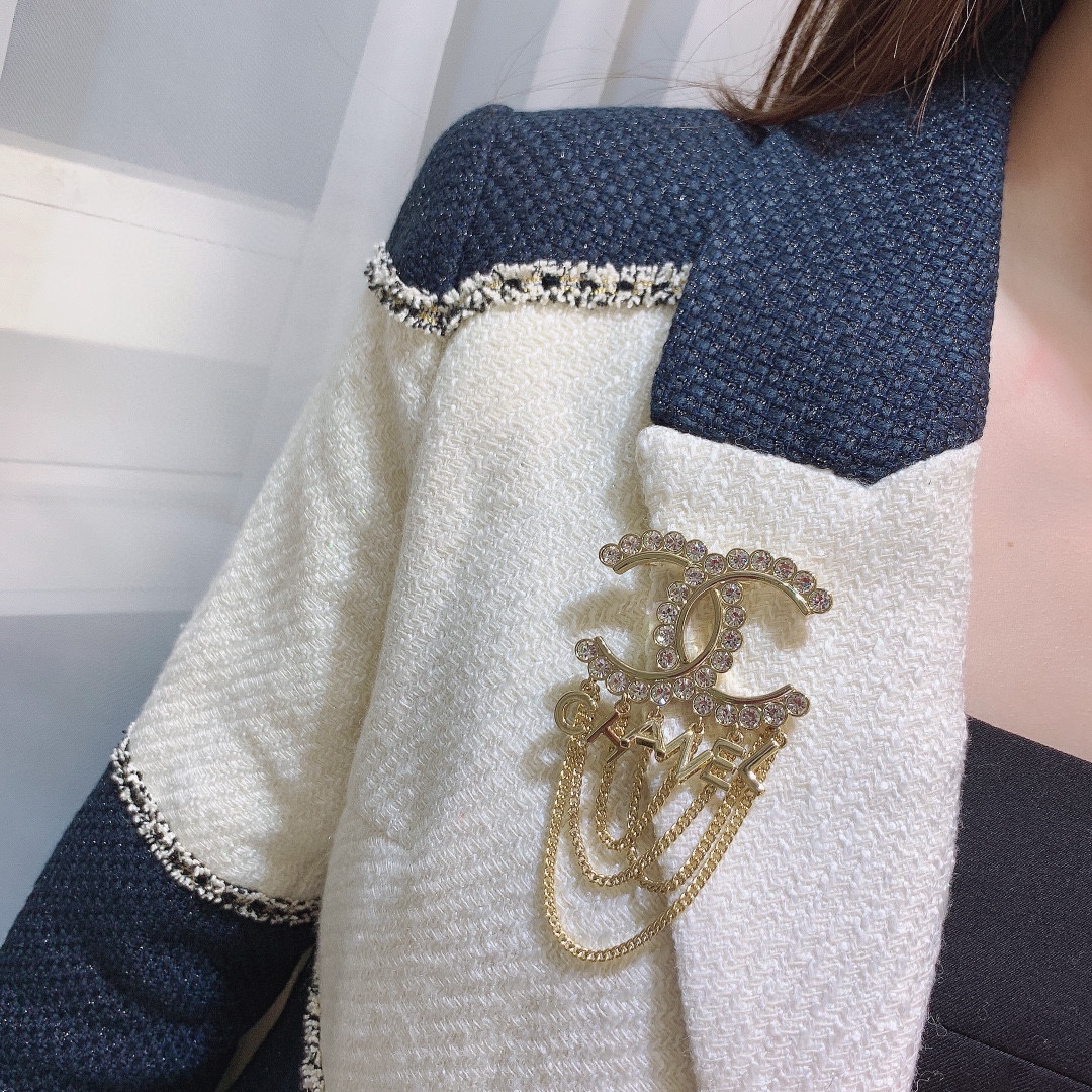 Chanel Brooch Inlaid L