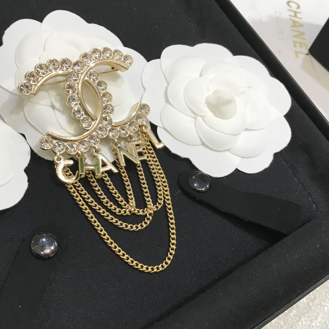 Chanel Brooch Inlaid L
