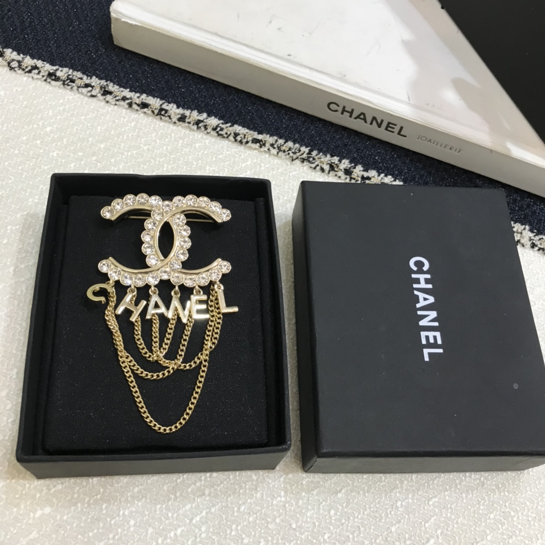 Chanel Brooch Inlaid L