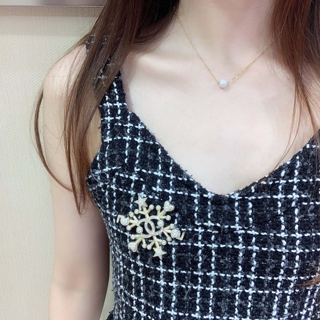 Chanel Brooch Pearl Gold L