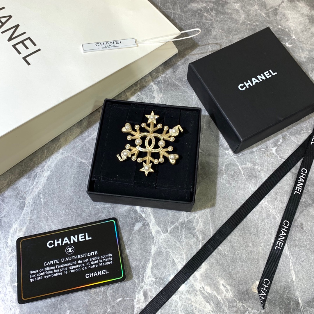 Chanel Brooch Pearl Gold L