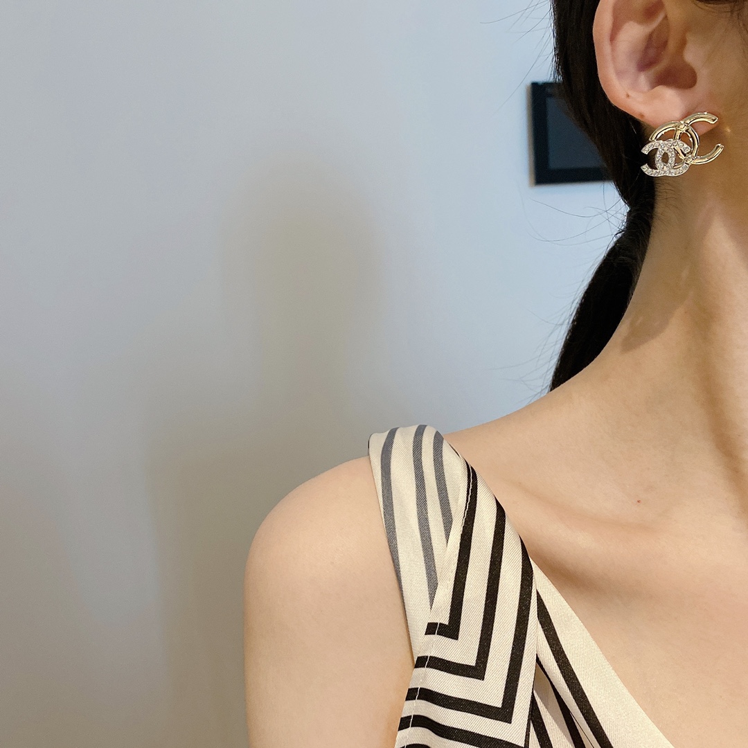 Chanel Female Earrings S-l