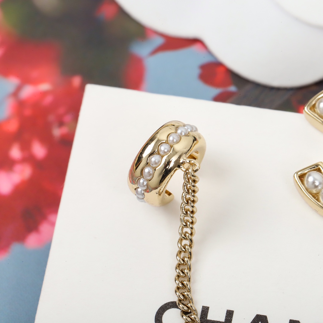Chanel Earrings Pearl L