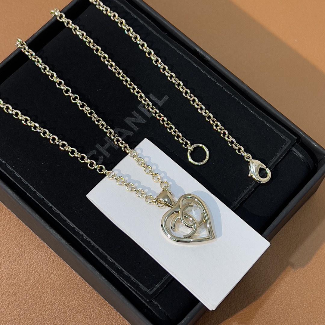Chanel Necklace Gold L