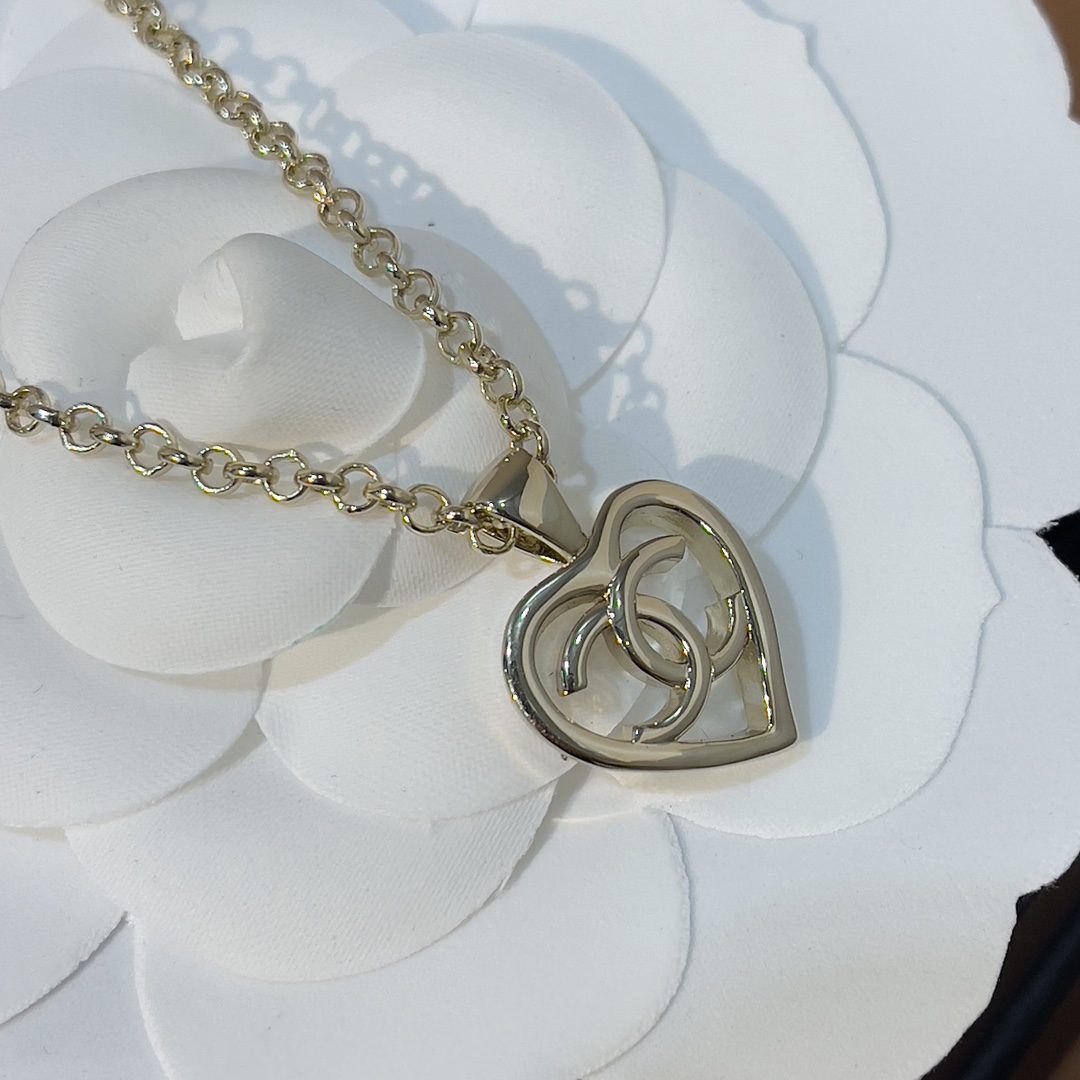 Chanel Necklace Gold L
