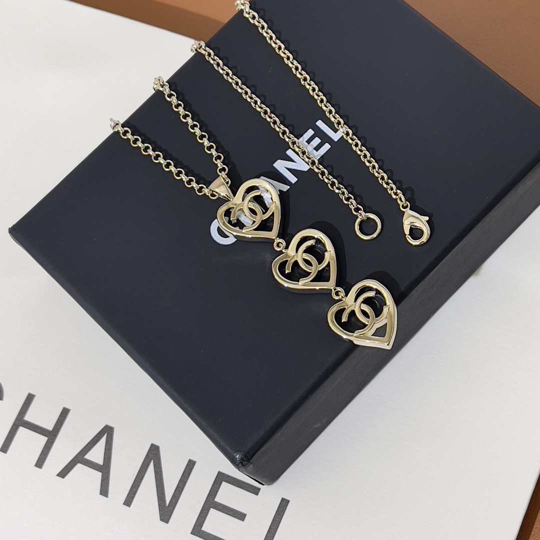 Chanel Necklace Gold L
