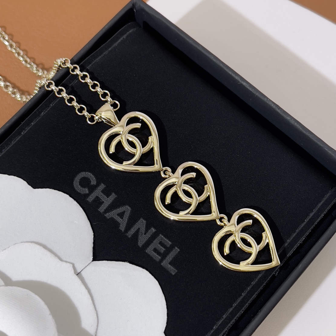 Chanel Necklace Gold L