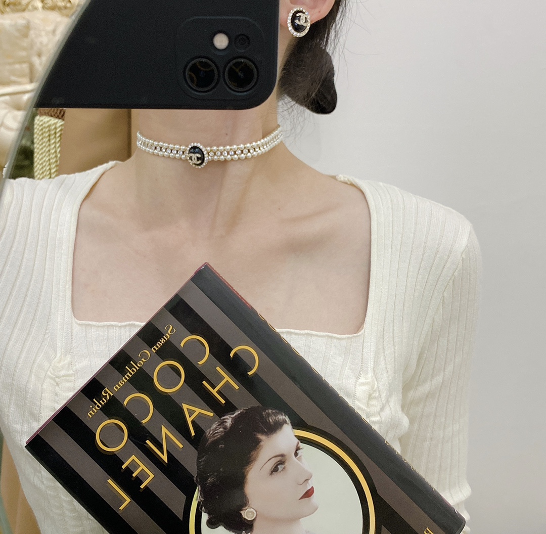 Chanel Necklace Pearl L