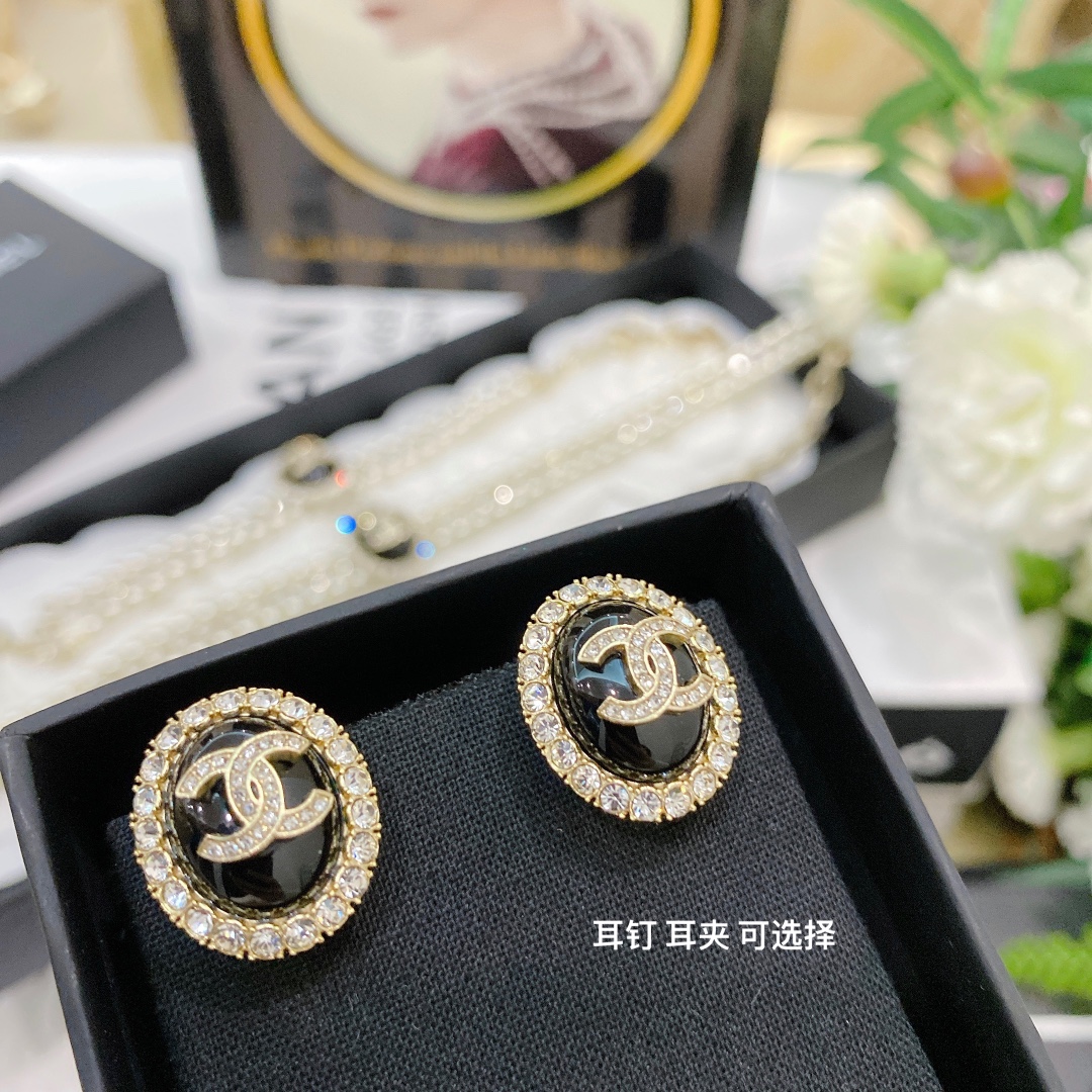 Chanel Necklace Pearl L